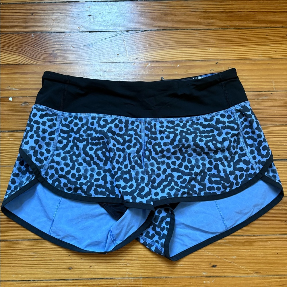 Lululemon Women’s hotty hot shorts size 4